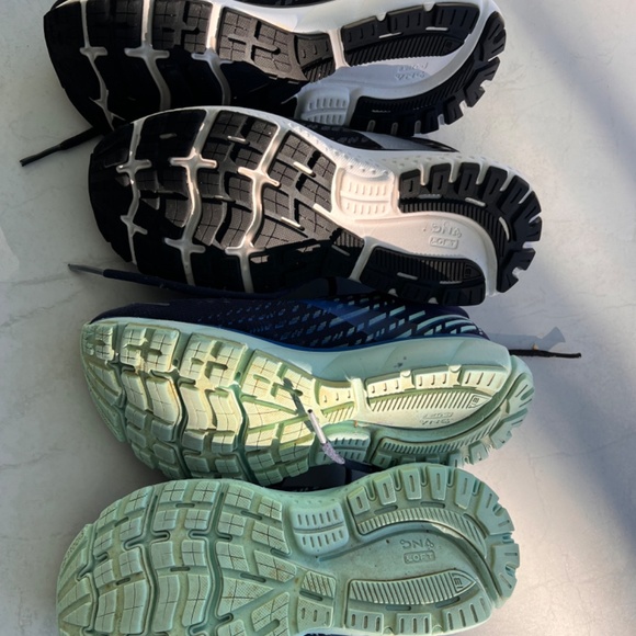 Women’s Brooks Ghost 7.5 two pairs - Picture 2 of 2